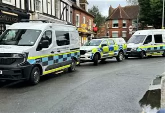 Arrests after immigration officers visit high street shop