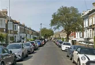 Fire crews tackle kitchen ablaze in flat