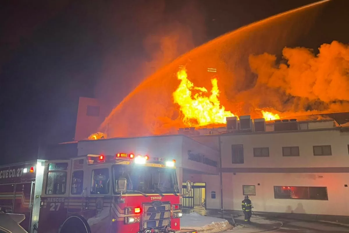 Massive Emergency Operation Underway After Blaze Engulfs Roof Of Pennsylvania Hospital
