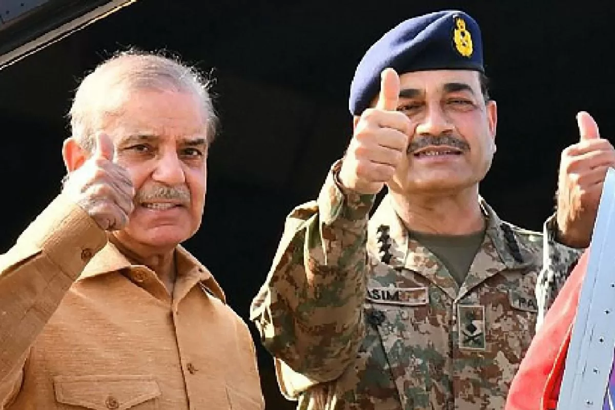 ‘Trump Treated Munir Like A Mistress’: Pakistanis Mock Shehbaz, Army Chief Over India-US Trade Deal