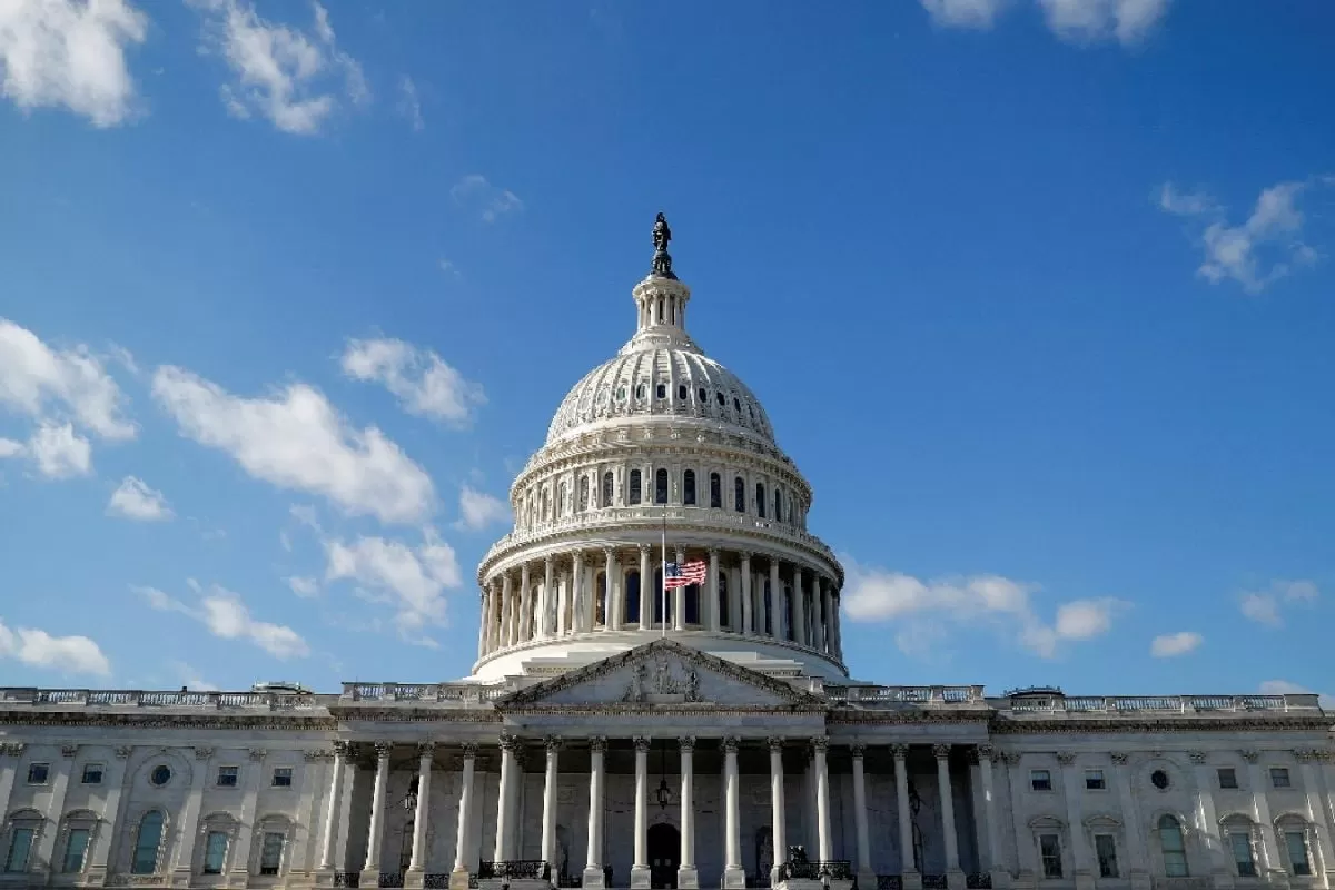 Man Wearing Tactical Vest Runs Toward US Capitol Carrying Loaded Shotgun, Arrested